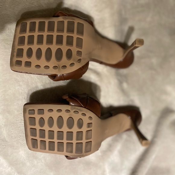 Heels - Picture 6 of 6